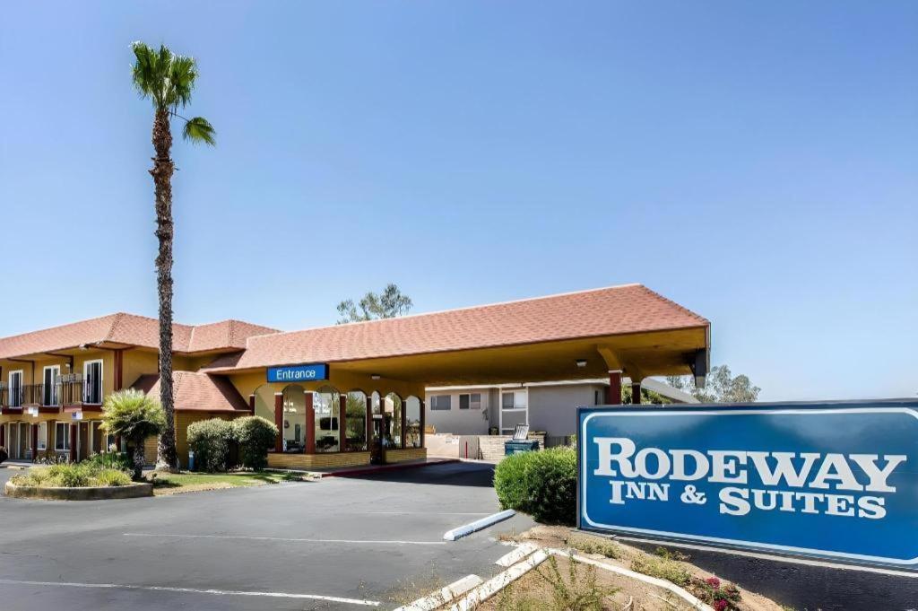 Rodeway Inn & Suites Canyon Lake-Menifee West Exterior photo